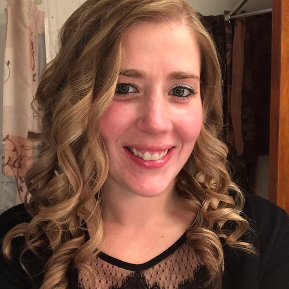 Meet your Posher, Jennifer - Picture 1 of 1